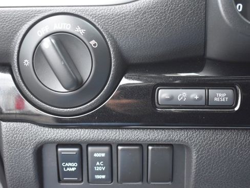 Used 2021 Nissan Titan SV w/ SV Convenience Package image 29