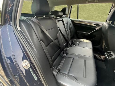 Used 2017 Volkswagen Golf Alltrack S image 23