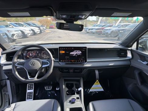 New 2026 Volkswagen Tiguan SE R-Line image 9