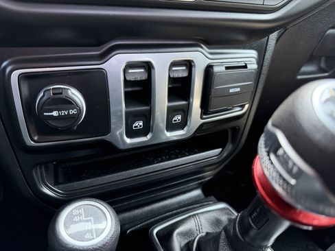 Used 2021 Jeep Wrangler Sport AWD/4WD image 13