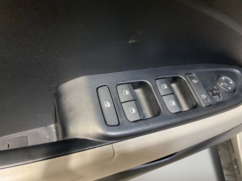 Certified 2023 Hyundai Venue SEL image 17