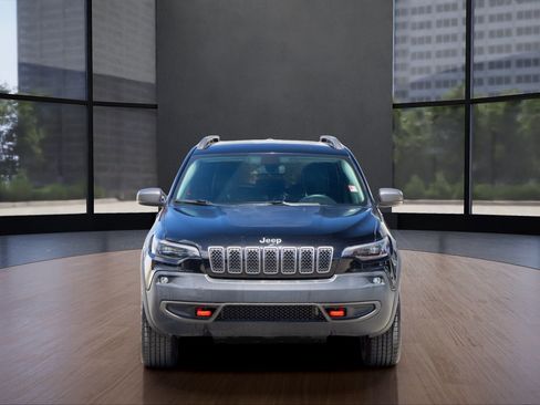 Used 2019 Jeep Cherokee Trailhawk image 2