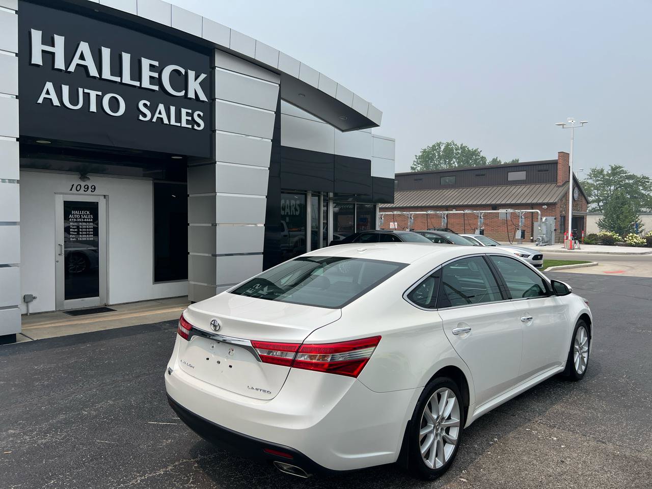Used 2014 Toyota Avalon Limited FWD image 6