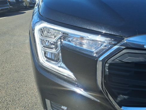 Used 2022 GMC Terrain SLE w/ Driver Convenience Package FWD image 10