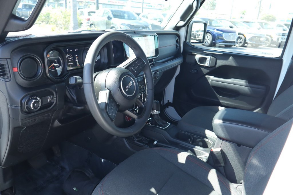 Certified 2025 Jeep Wrangler Unlimited Rubicon AWD/4WD image 16