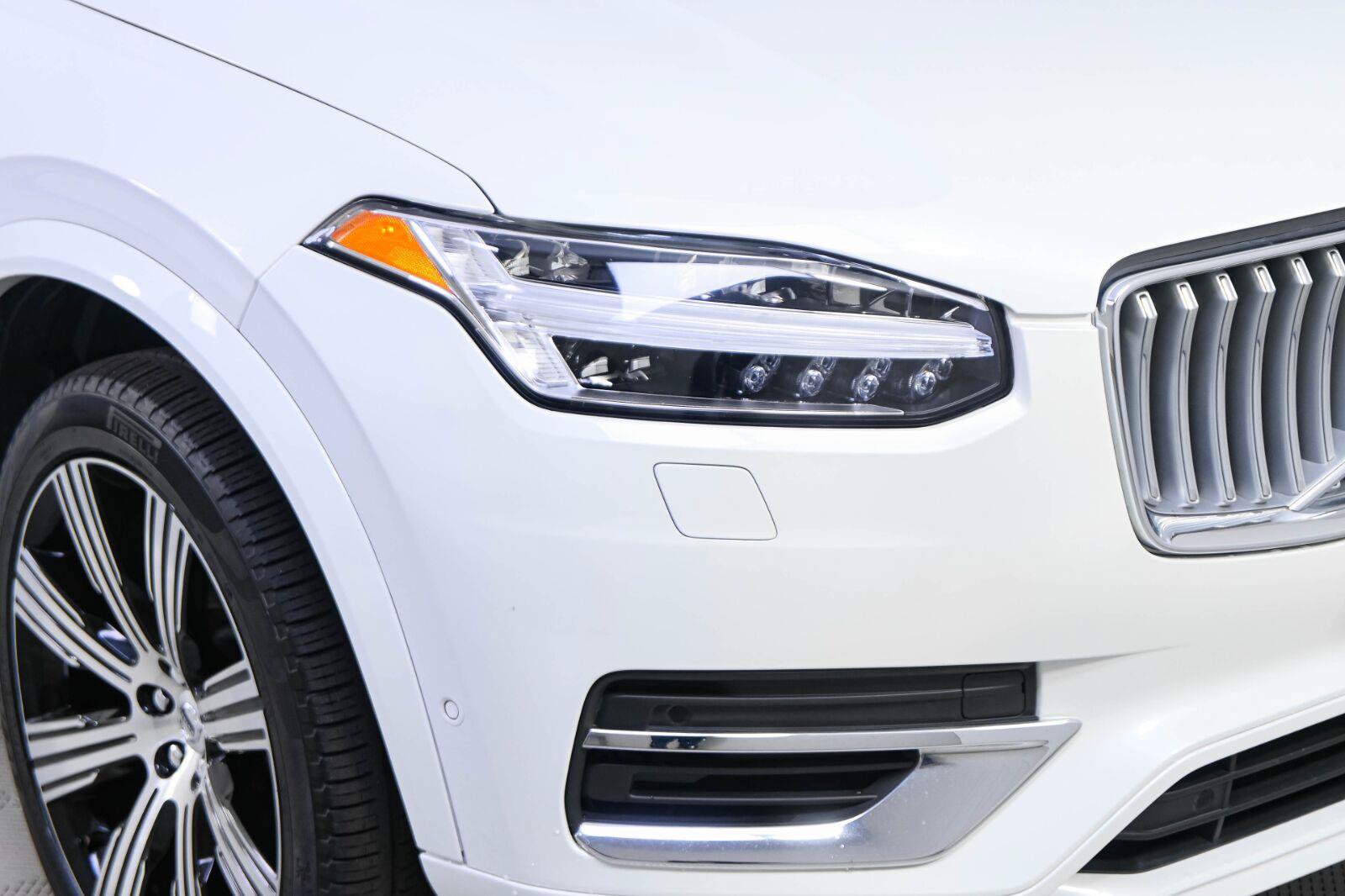 Certified 2025 Volvo XC90 T8 Ultra w/ Protection Package Premier AWD/4WD image 38
