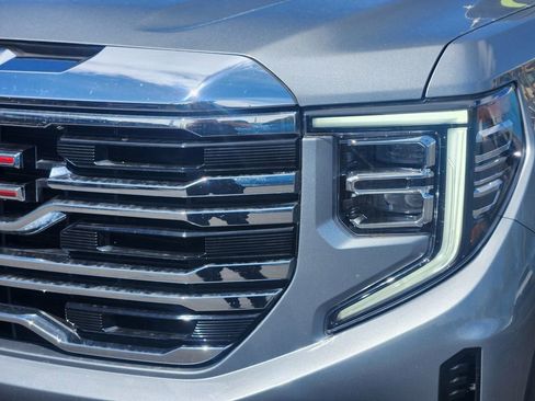 Used 2023 GMC Sierra 1500 SLT w/ SLT Convenience Package AWD/4WD image 9