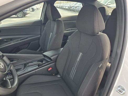 Used 2025 Hyundai Elantra Sport image 12