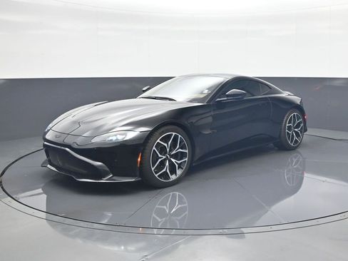 Used 2019 Aston Martin V8 Vantage Coupe image 3