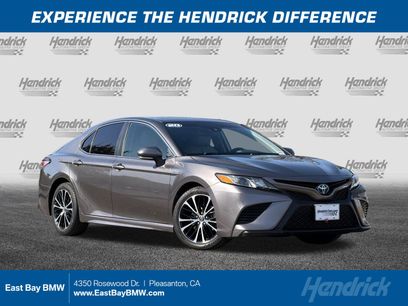 Used 2020 Toyota Camry SE w/ Sunroof Package