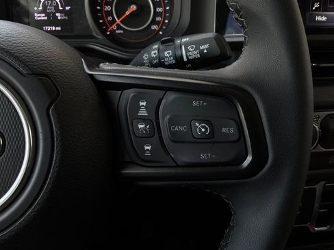 Used 2025 Jeep Wrangler Sport S image 29