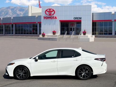 Used 2024 Toyota Camry SE w/ Blackout Package (TMS) image 6