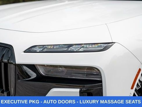 Used 2023 BMW i7 xDrive60 w/ Executive Package 2 AWD/4WD image 4