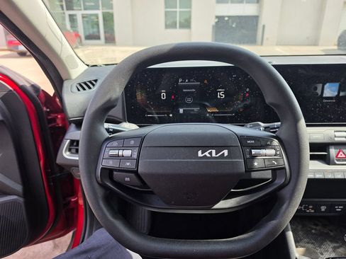 Used 2025 Kia K4 FWD image 12