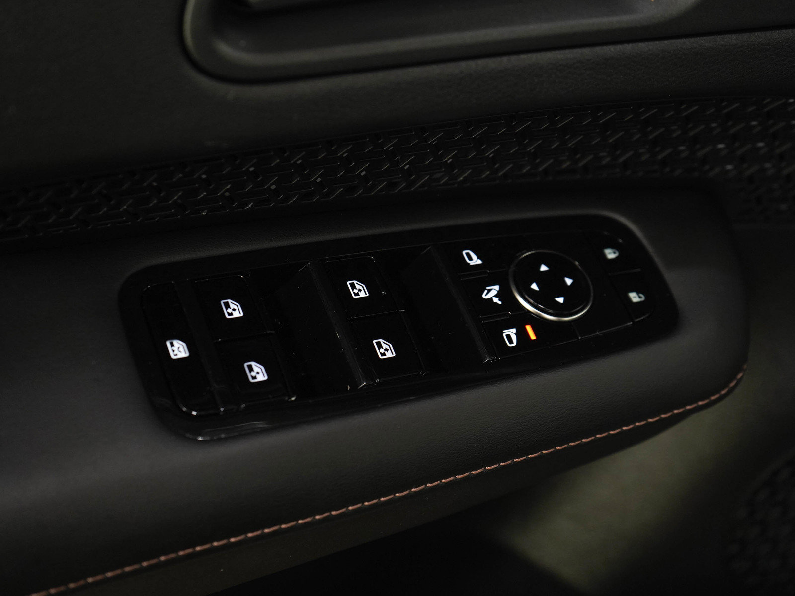 Used 2024 Nissan Ariya AWD image 22