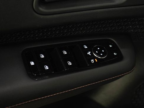 Used 2024 Nissan Ariya AWD image 22