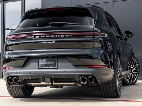 New 2026 Porsche Cayenne S image 11