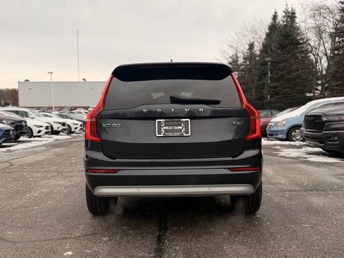 Used 2022 Volvo XC90 T6 Momentum w/ Advanced Package image 5