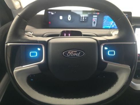 Certified 2025 Ford Expedition Platinum w/ Driver's Package AWD/4WD image 24