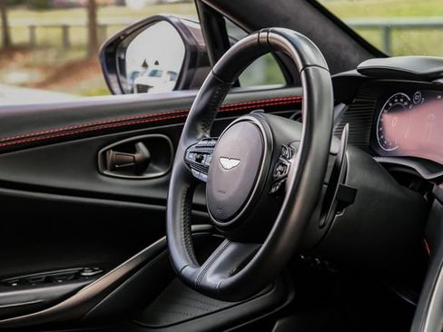 Used 2021 Aston Martin DBX AWD/4WD image 18
