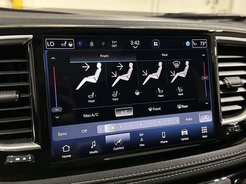 New 2026 Chrysler Pacifica Limited FWD image 17
