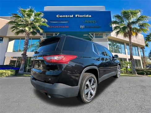 Used 2021 Chevrolet Traverse LT w/ LT Premium Package image 5