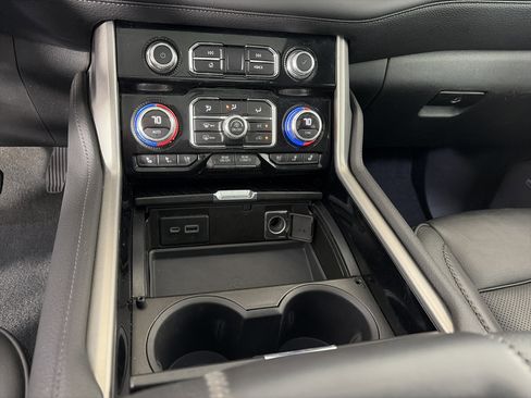Used 2022 GMC Yukon Denali AWD/4WD image 30