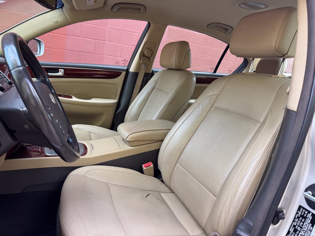 Used 2012 Hyundai Genesis 3.8 RWD image 9