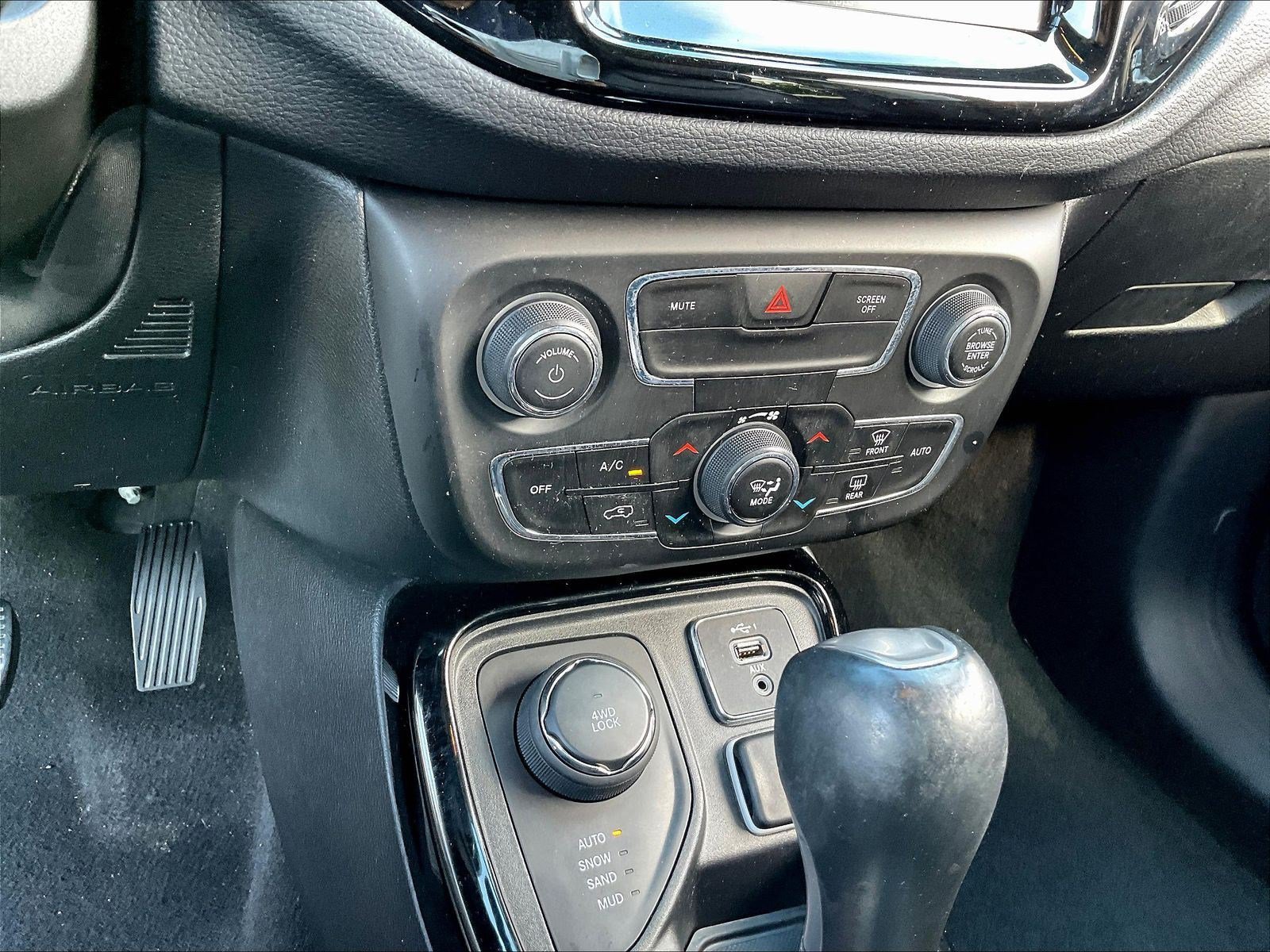 Used 2020 Jeep Compass Limited AWD/4WD image 16