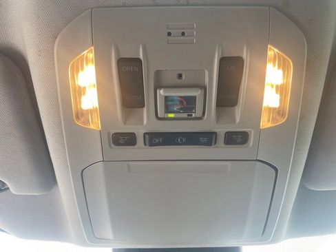 Used 2020 Toyota Highlander XLE image 16