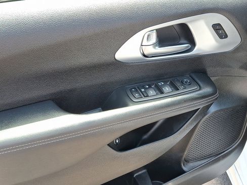 Certified 2022 Chrysler Pacifica Touring-L w/ S Appearance Package FWD image 12