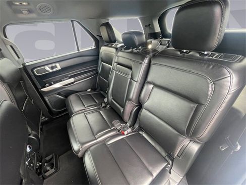 Used 2022 Ford Explorer XLT w/ Equipment Group 202A image 16