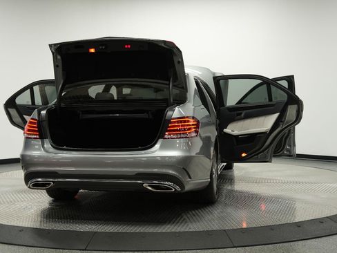 Used 2014 Mercedes-Benz E 250 BlueTEC Sedan image 12