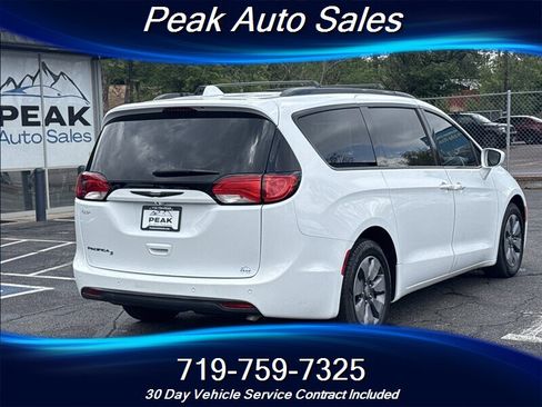 Used 2018 Chrysler Pacifica Touring-L w/ Premium Audio Group FWD image 7