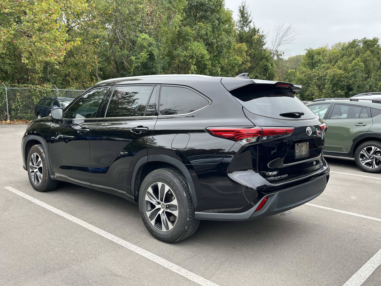 Used 2022 Toyota Highlander XLE FWD image 11
