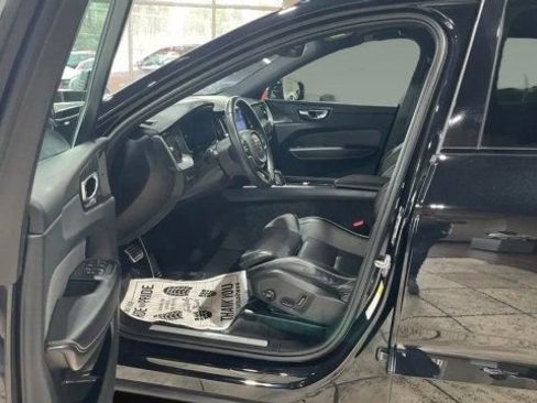 Used 2022 Volvo XC60 T8 R-Design w/ Advanced Package image 10