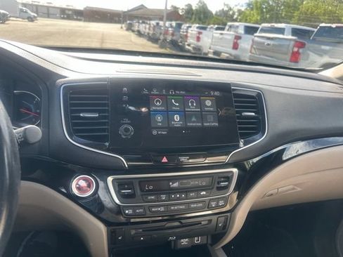 Used 2020 Honda Pilot Touring image 13