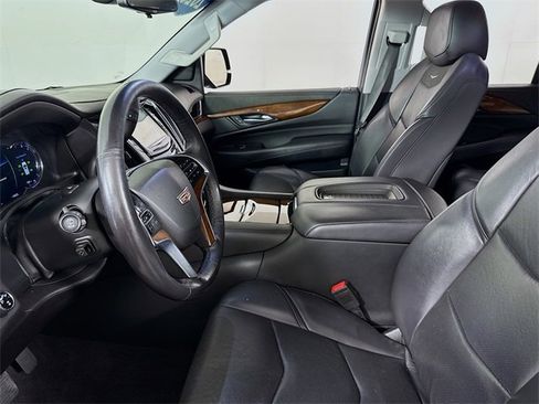 Used 2020 Cadillac Escalade Luxury image 6
