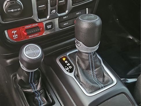 Used 2023 Jeep Wrangler Unlimited Rubicon 4xe w/ Cold Weather Group AWD/4WD image 25