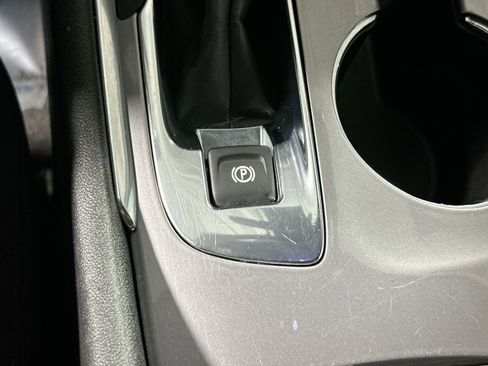 Used 2023 Chevrolet Malibu LT image 27