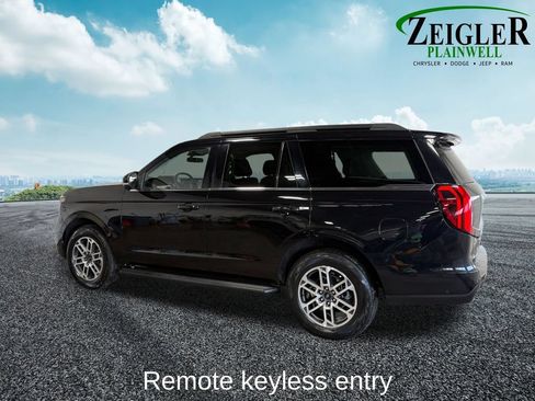 Used 2025 Ford Expedition Active AWD/4WD image 5
