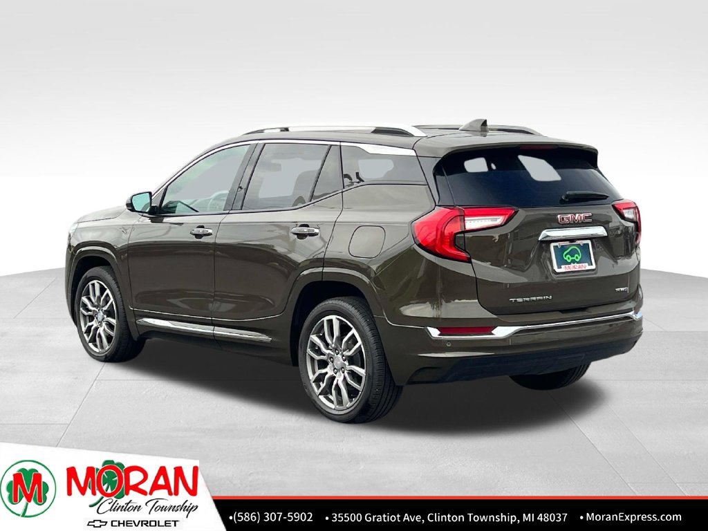 Used 2023 GMC Terrain Denali w/ Denali Premium Package AWD/4WD image 4