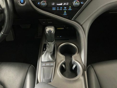 Used 2022 Toyota Camry SE FWD image 13