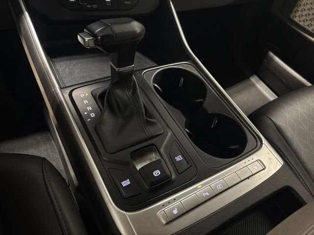 Used 2025 Kia Carnival FWD image 23
