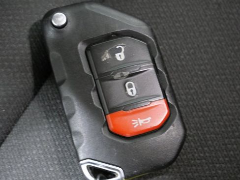 Used 2023 Jeep Gladiator Overland image 30