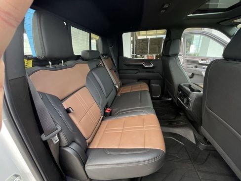 Used 2024 Chevrolet Silverado 1500 High Country w/ High Country Premium Package AWD/4WD image 27