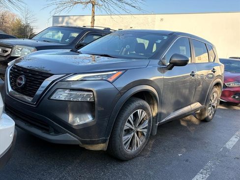 Used 2022 Nissan Rogue SV image 3