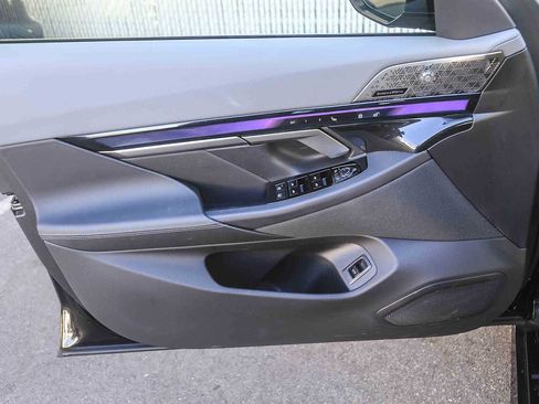 Used 2025 BMW i5 M60 w/ Premium Package image 17