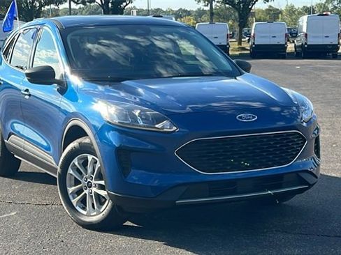 Certified 2022 Ford Escape SE w/ Cold Weather Package image 2