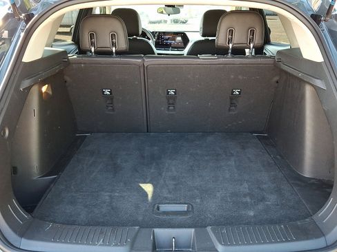 Used 2025 Chevrolet Trax LT FWD image 16